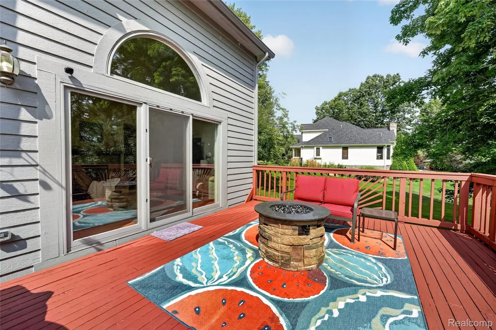 8805 Pebble Creek Drive Hamburg Township, MI 48169