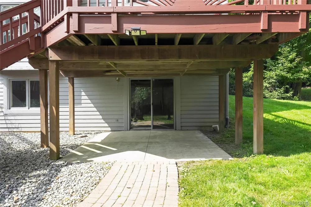 8805 Pebble Creek Drive Hamburg Township, MI 48169