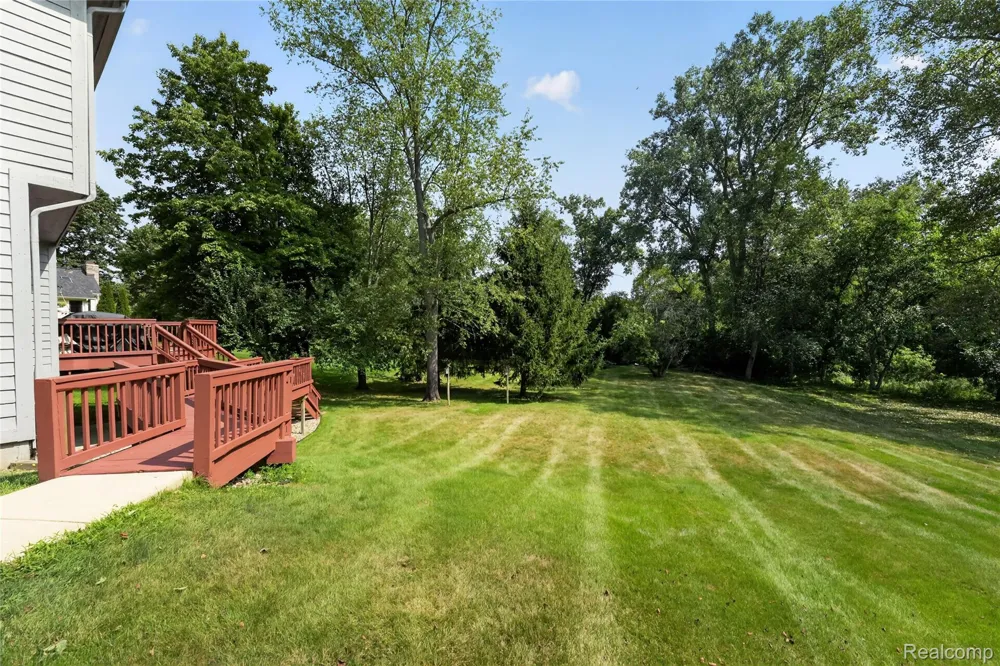 8805 Pebble Creek Drive Hamburg Township, MI 48169