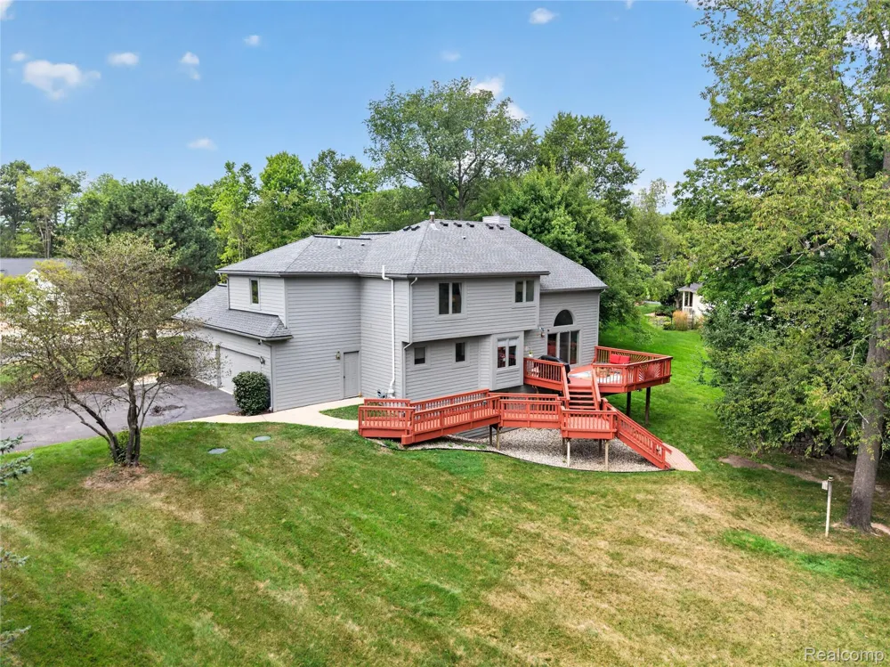 8805 Pebble Creek Drive Hamburg Township, MI 48169