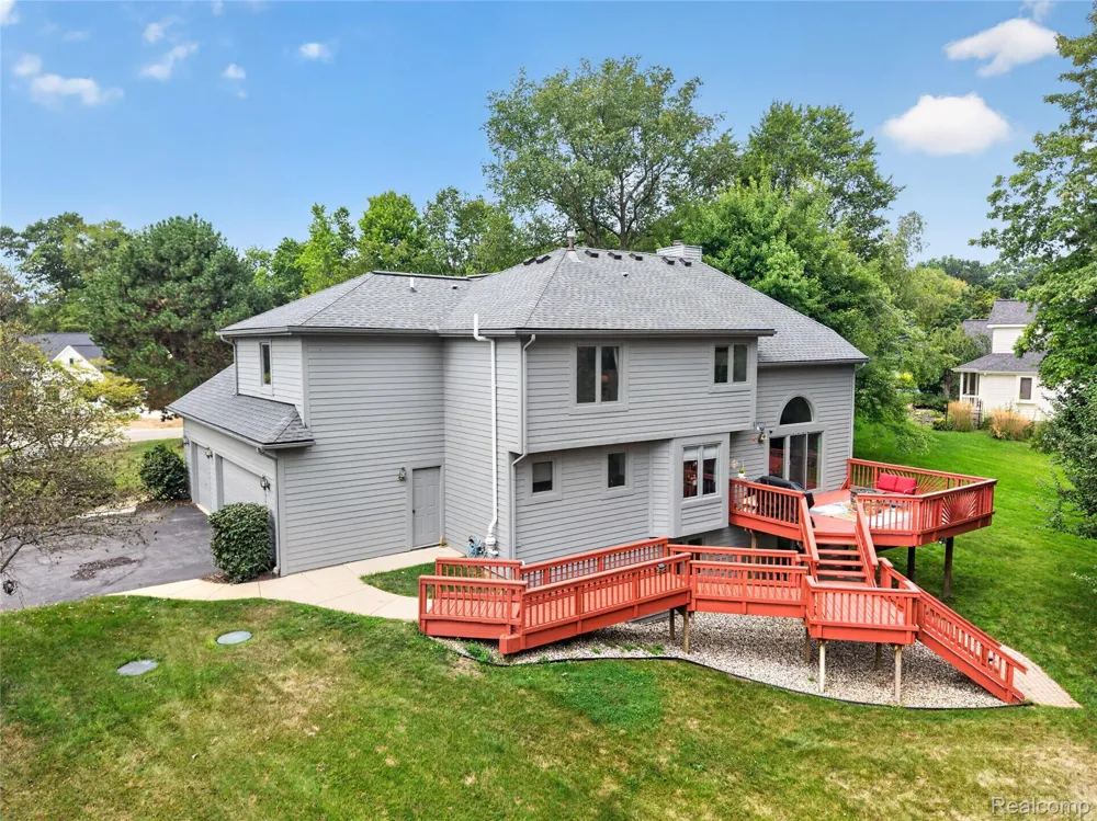 8805 Pebble Creek Drive Hamburg Township, MI 48169