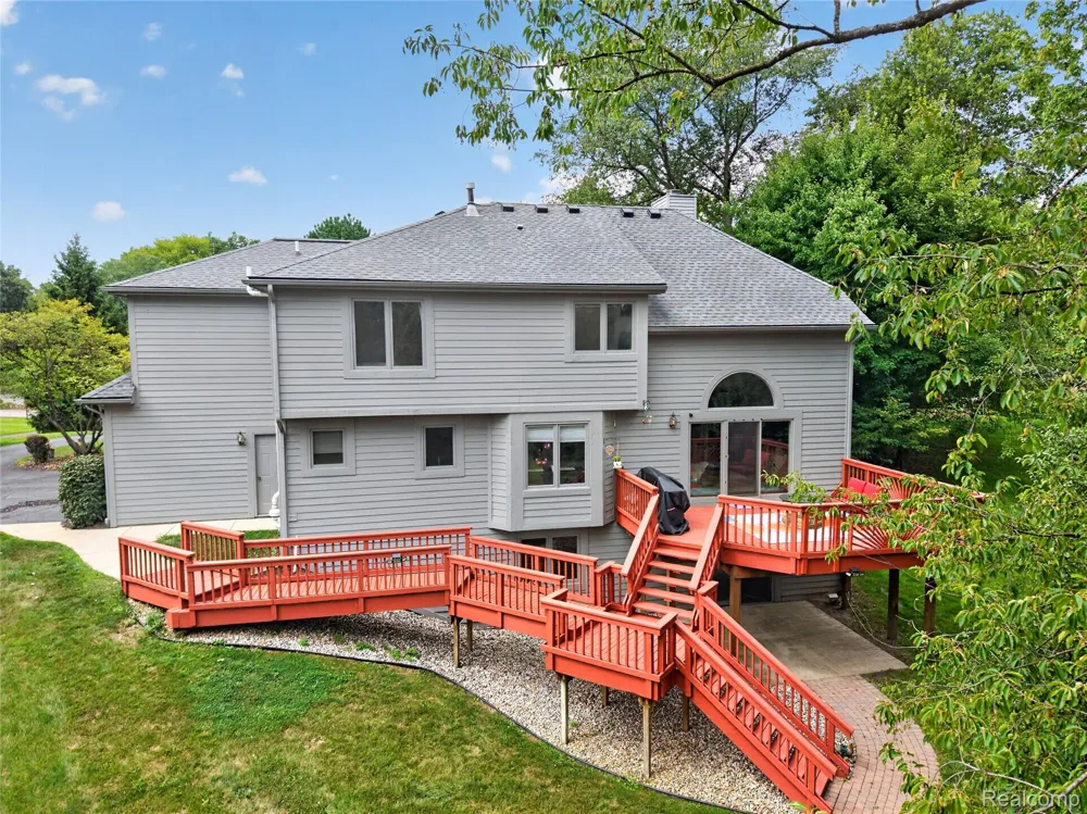 8805 Pebble Creek Drive Hamburg Township, MI 48169