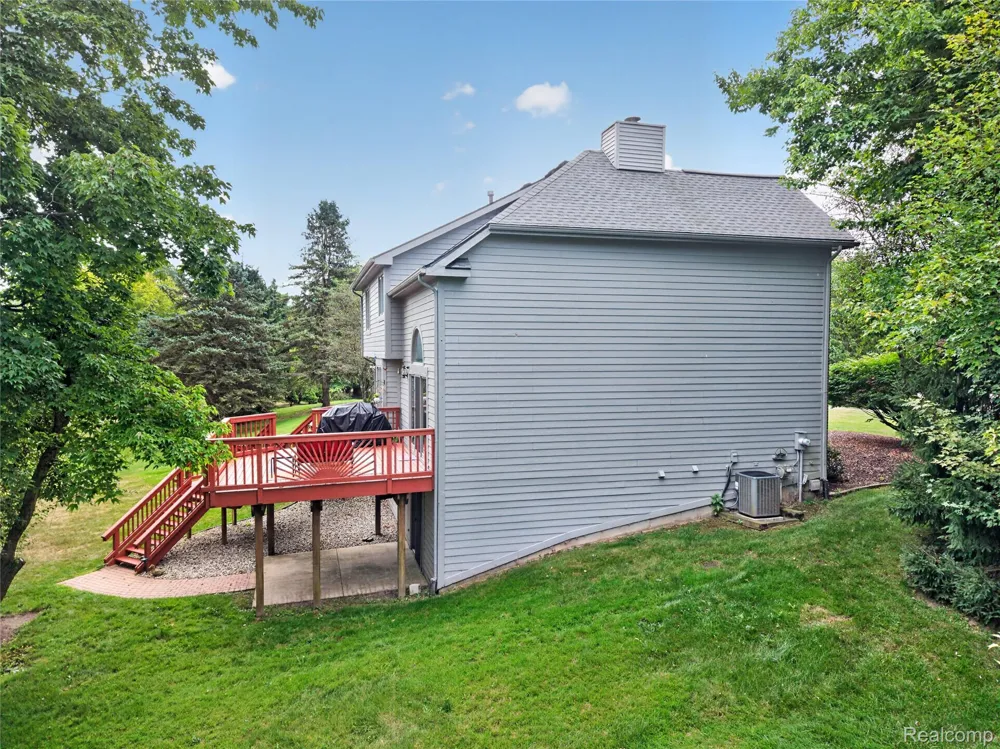8805 Pebble Creek Drive Hamburg Township, MI 48169