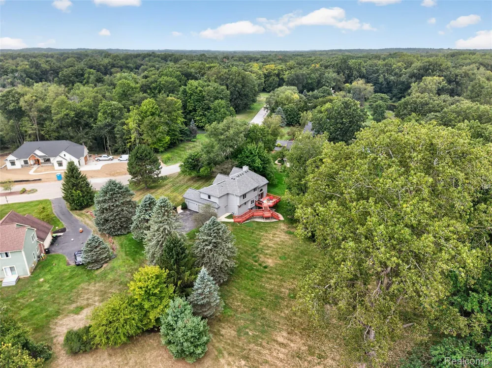 8805 Pebble Creek Drive Hamburg Township, MI 48169