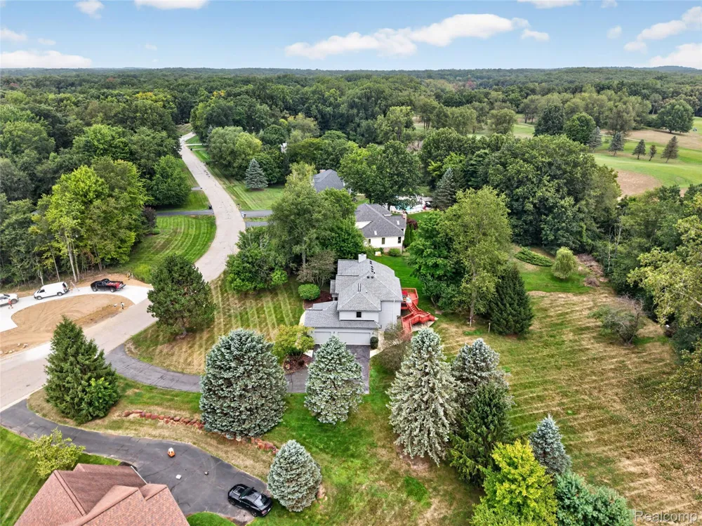 8805 Pebble Creek Drive Hamburg Township, MI 48169