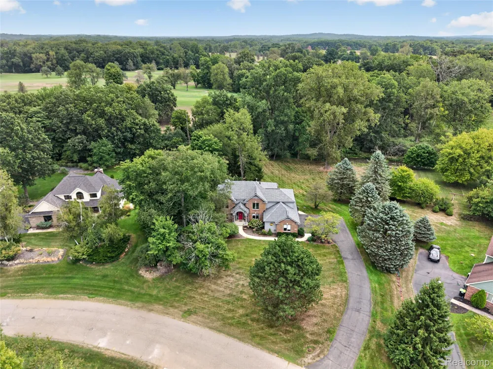 8805 Pebble Creek Drive Hamburg Township, MI 48169
