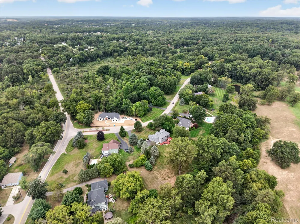 8805 Pebble Creek Drive Hamburg Township, MI 48169