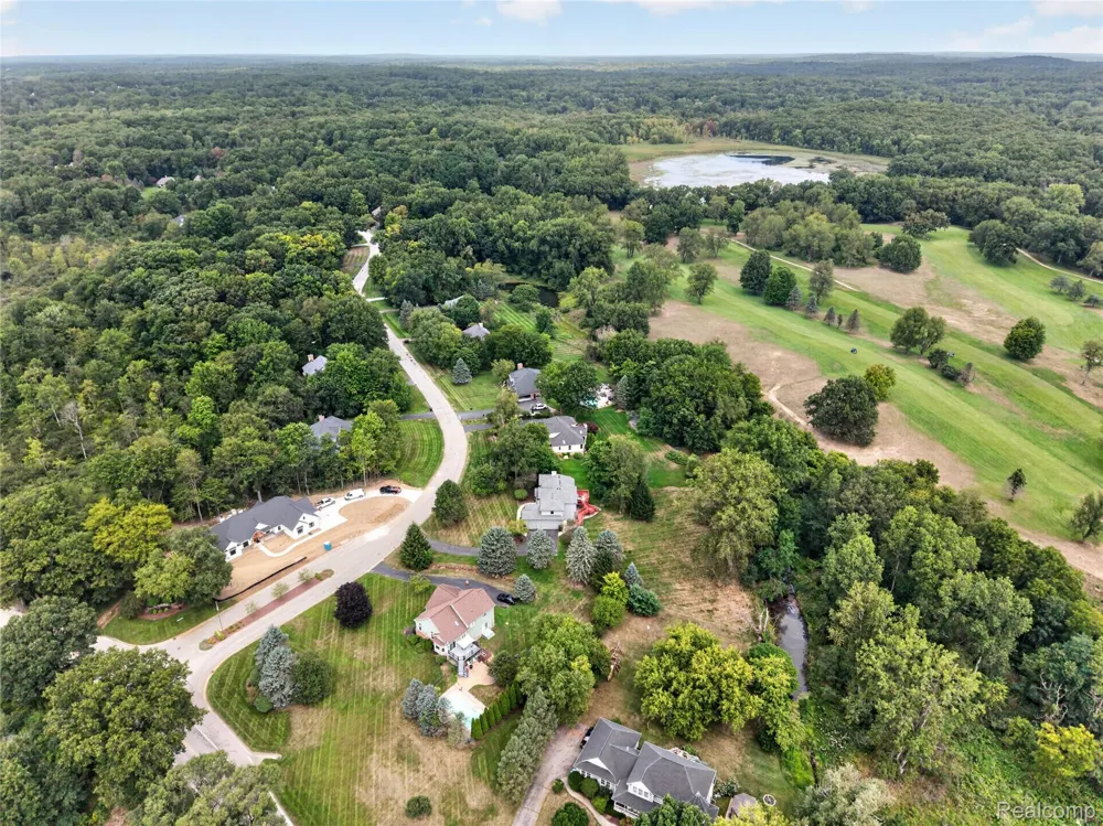 8805 Pebble Creek Drive Hamburg Township, MI 48169