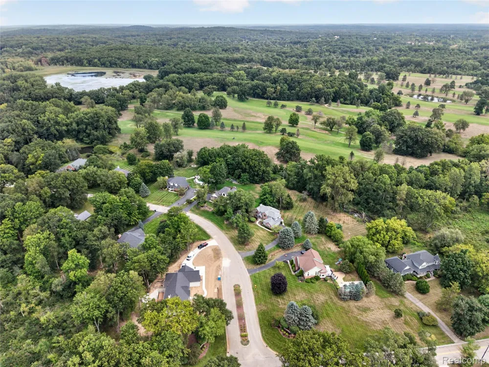 8805 Pebble Creek Drive Hamburg Township, MI 48169