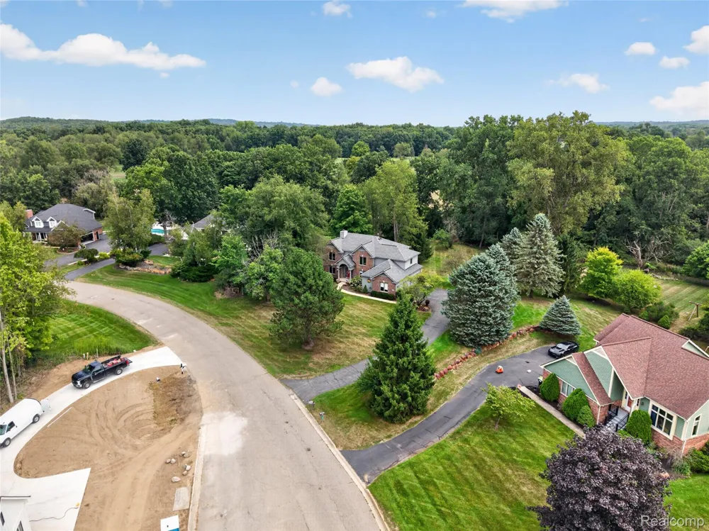 8805 Pebble Creek Drive Hamburg Township, MI 48169