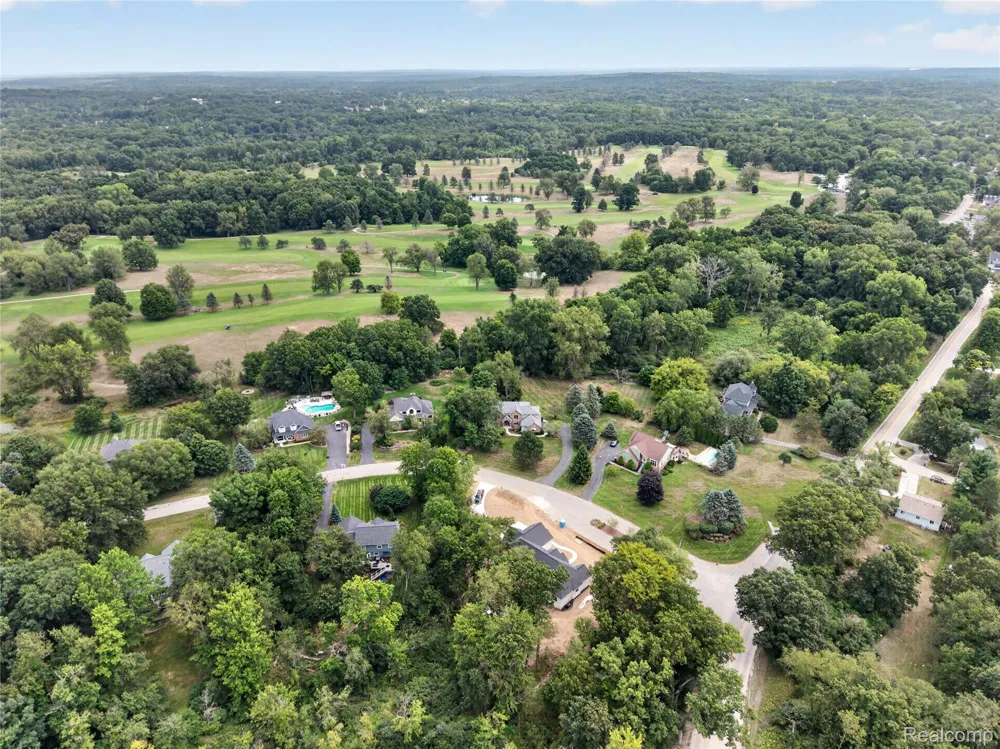 8805 Pebble Creek Drive Hamburg Township, MI 48169
