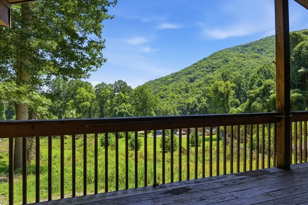 Wake Robin Drive Cullowhee, NC 28723