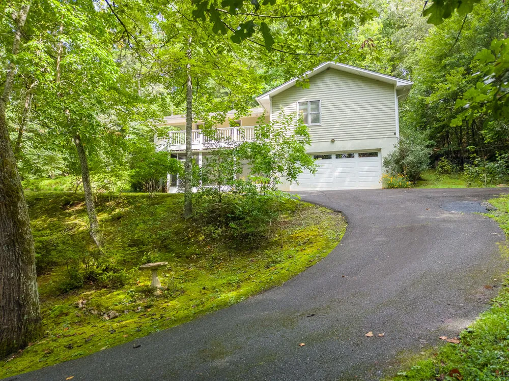 HOLLY TERRACE RD Franklin, NC 28734