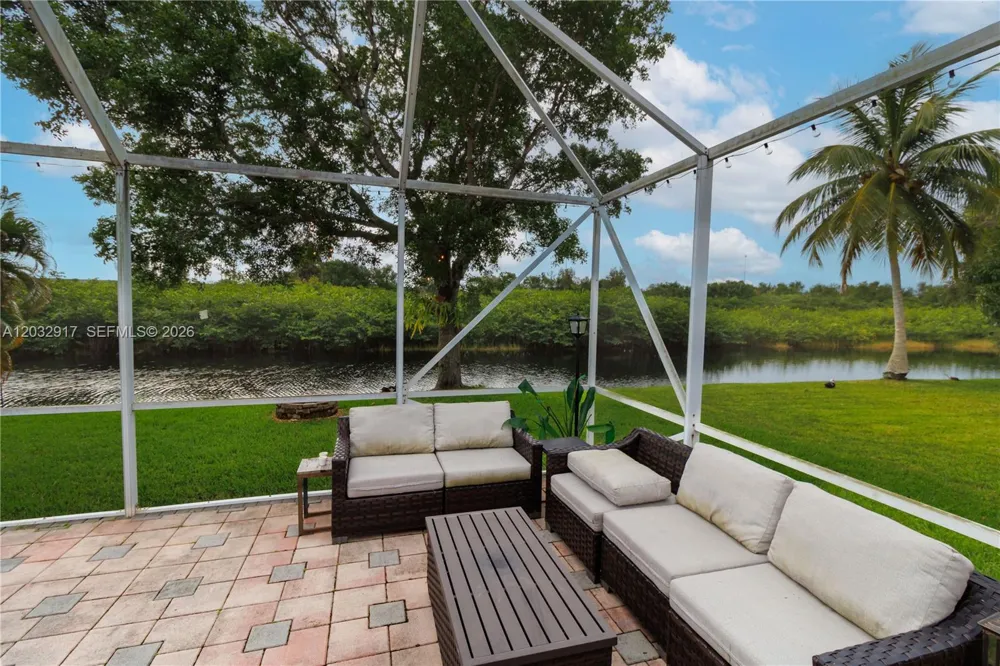 251 NW 151st Ave Pembroke Pines, FL 33028
