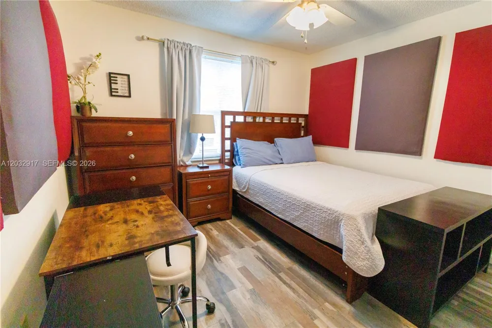 251 NW 151st Ave Pembroke Pines, FL 33028