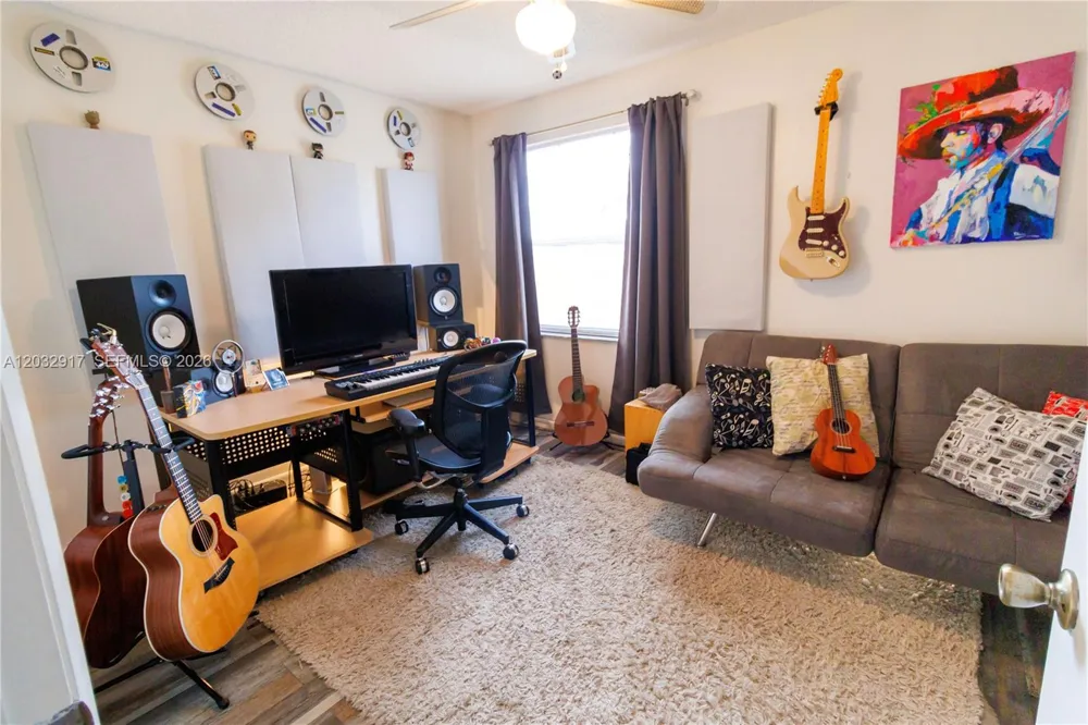251 NW 151st Ave Pembroke Pines, FL 33028