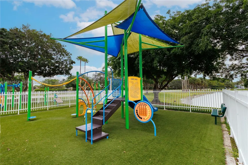 251 NW 151st Ave Pembroke Pines, FL 33028