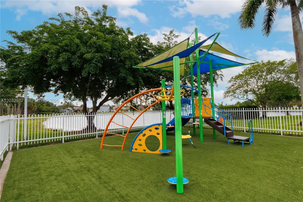 251 NW 151st Ave Pembroke Pines, FL 33028