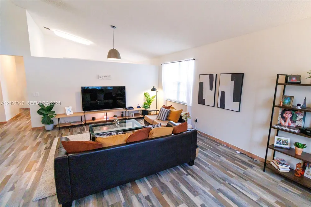 251 NW 151st Ave Pembroke Pines, FL 33028
