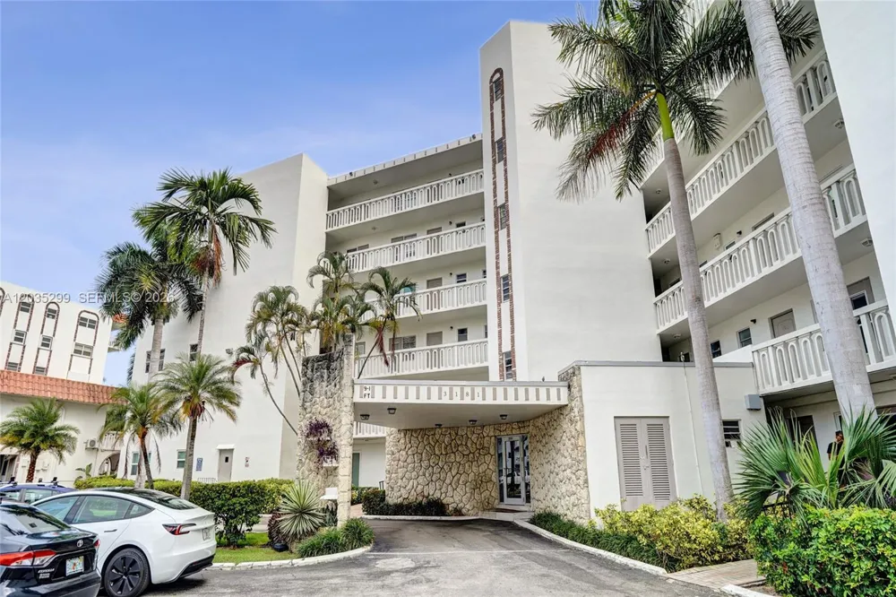 3181 S Ocean Dr #107 Hallandale Beach, FL 33009