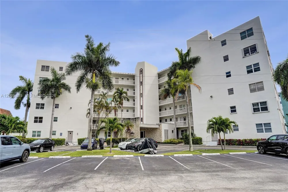 3181 S Ocean Dr #107 Hallandale Beach, FL 33009