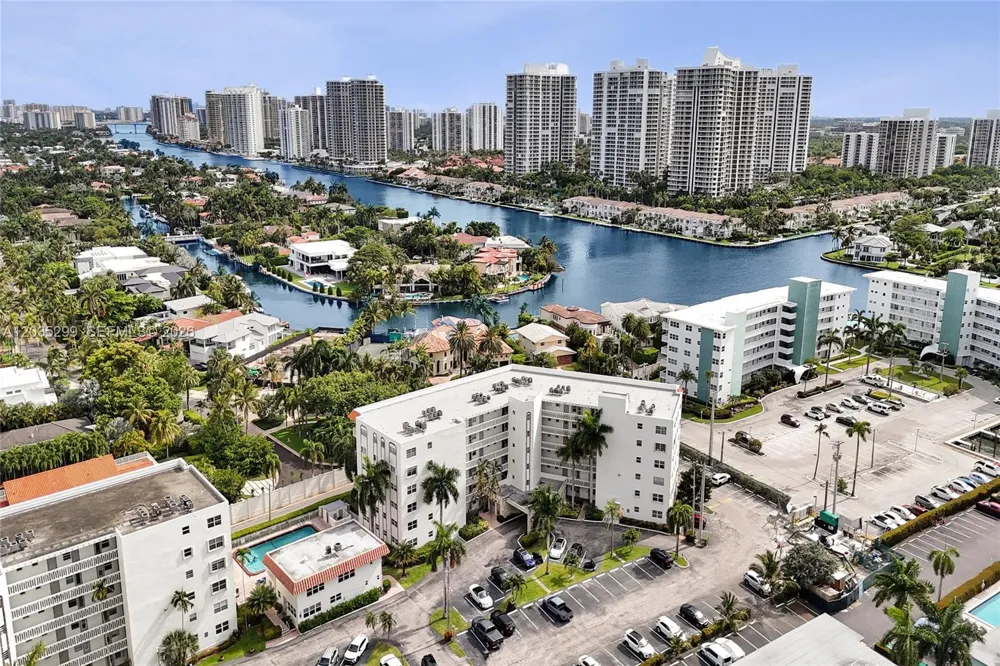 3181 S Ocean Dr #107 Hallandale Beach, FL 33009