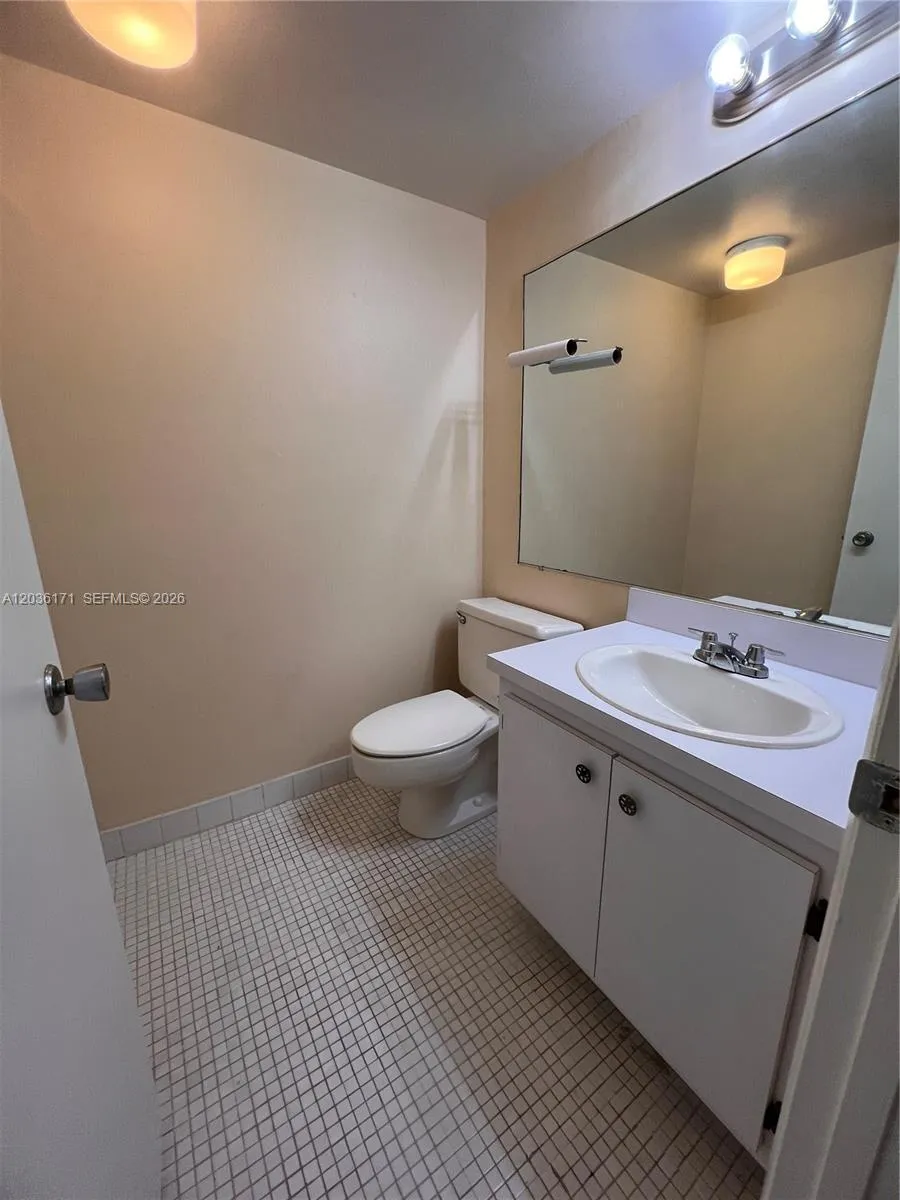 1075 Riverside Dr #505 Coral Springs, FL 33071
