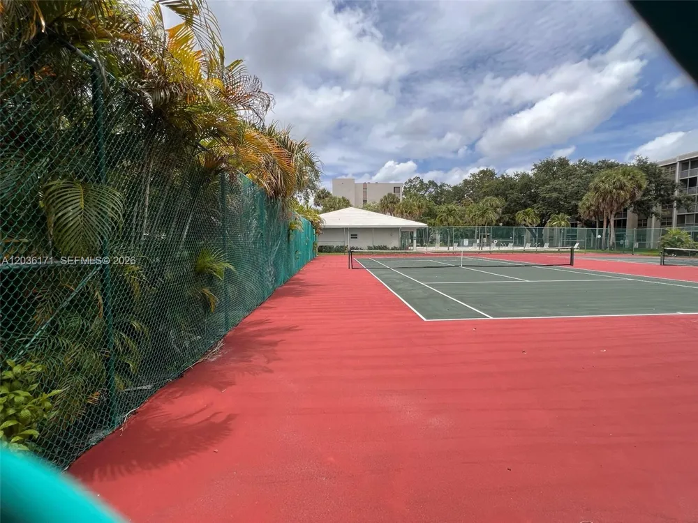 1075 Riverside Dr #505 Coral Springs, FL 33071
