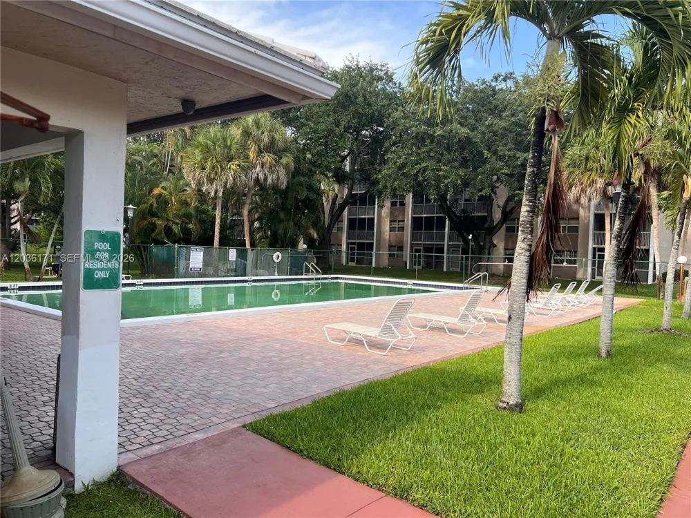 1075 Riverside Dr #505 Coral Springs, FL 33071