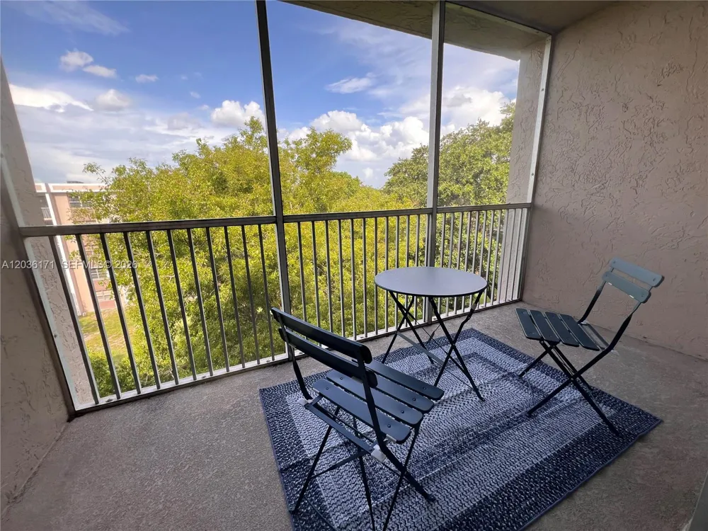 1075 Riverside Dr #505 Coral Springs, FL 33071