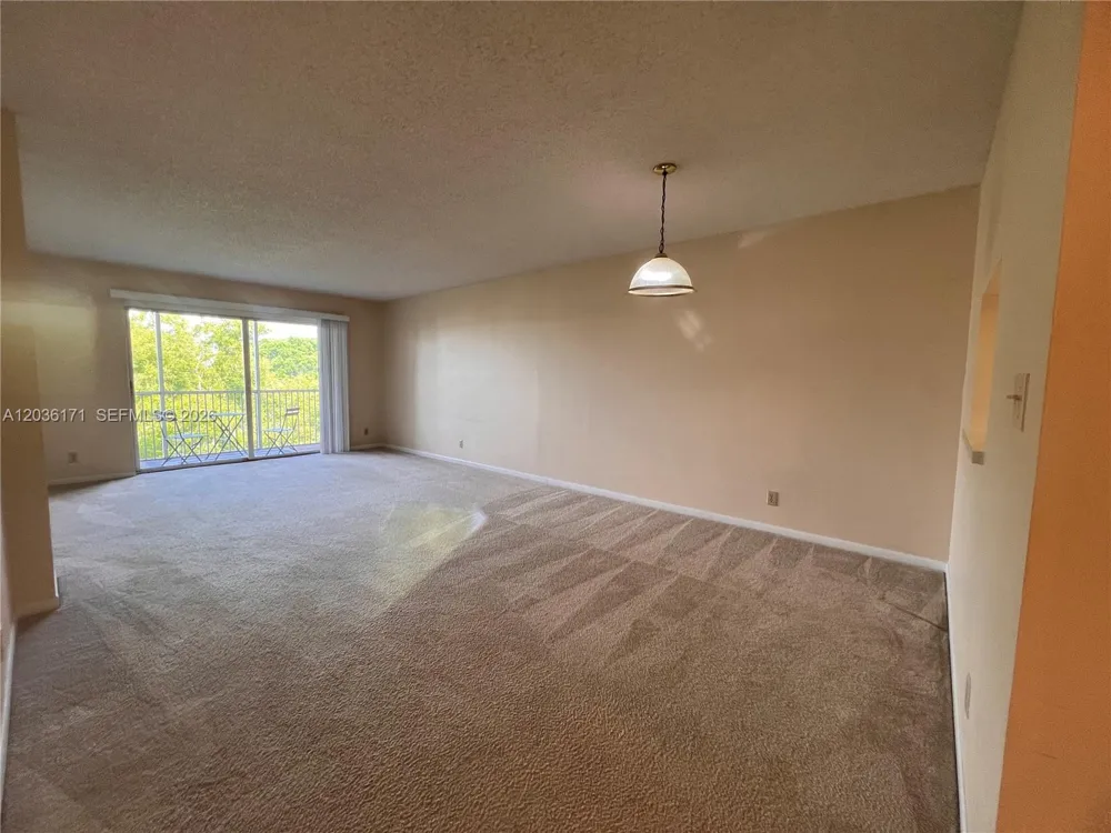 1075 Riverside Dr #505 Coral Springs, FL 33071