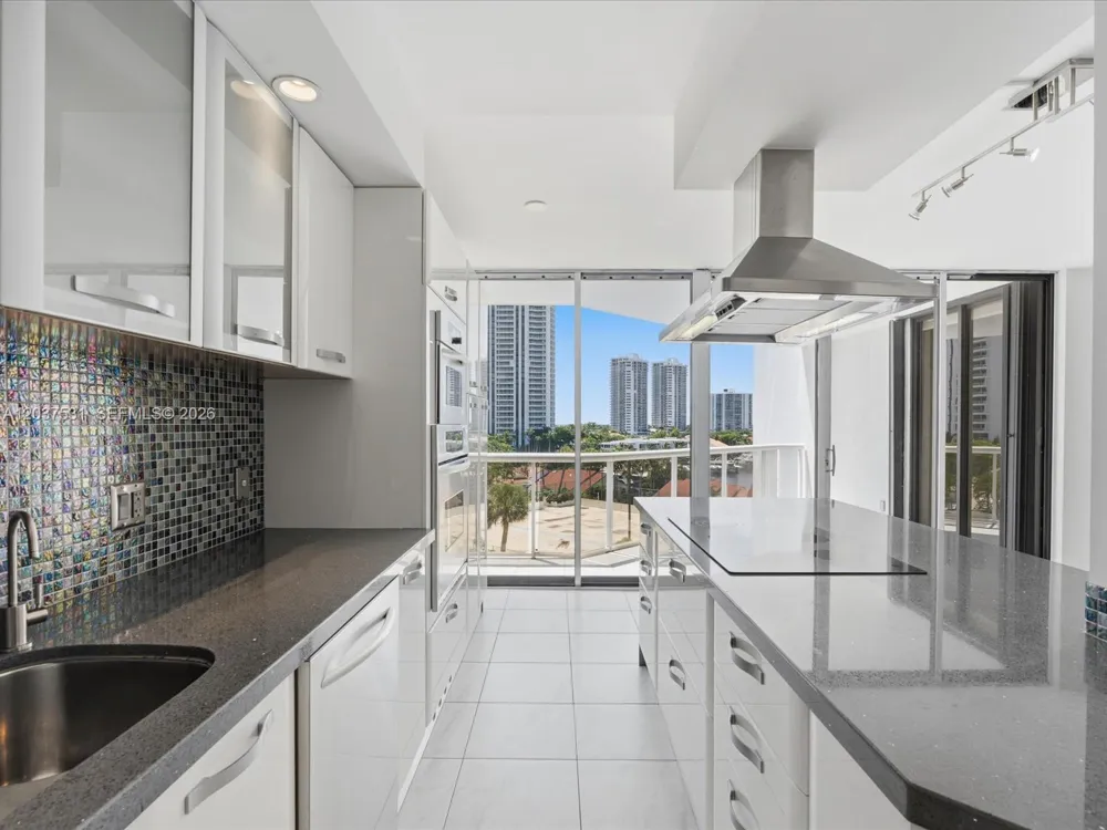 3610 Yacht Club Dr #702 Aventura, FL 33180