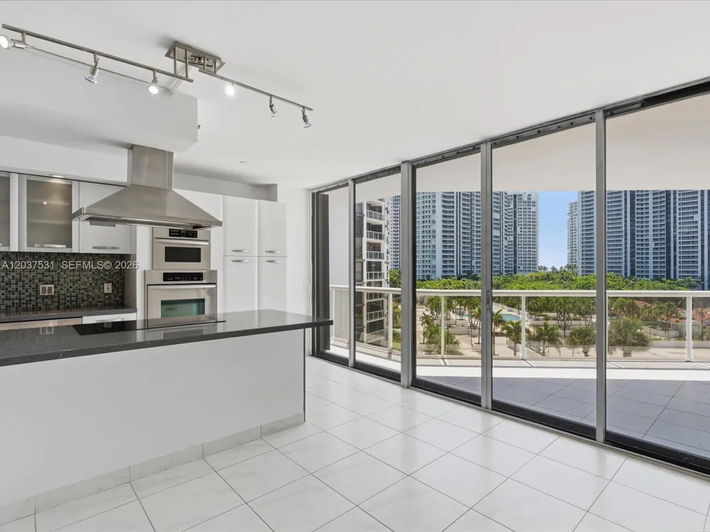 3610 Yacht Club Dr #702 Aventura, FL 33180