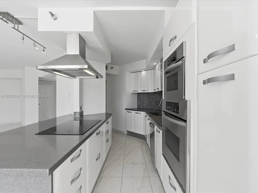 3610 Yacht Club Dr #702 Aventura, FL 33180