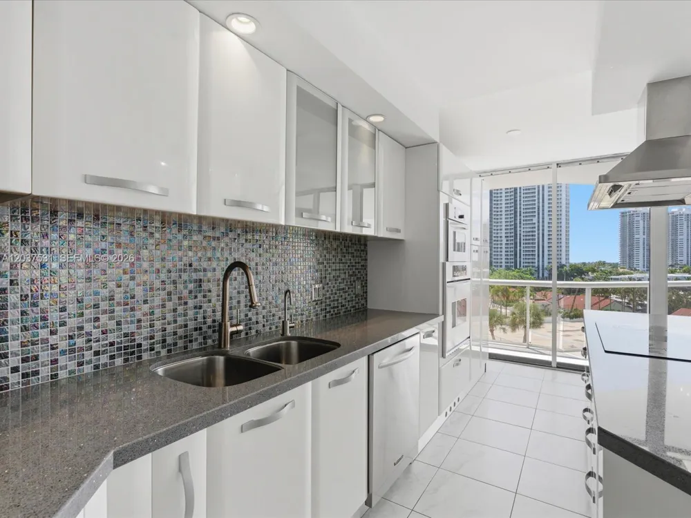 3610 Yacht Club Dr #702 Aventura, FL 33180