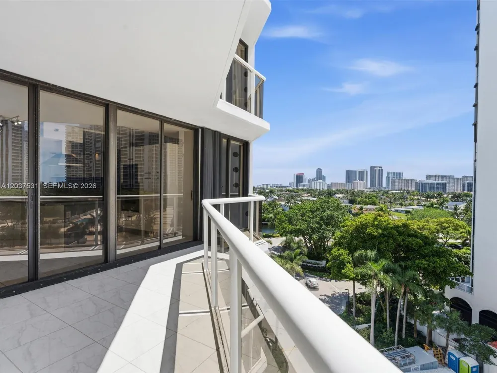 3610 Yacht Club Dr #702 Aventura, FL 33180