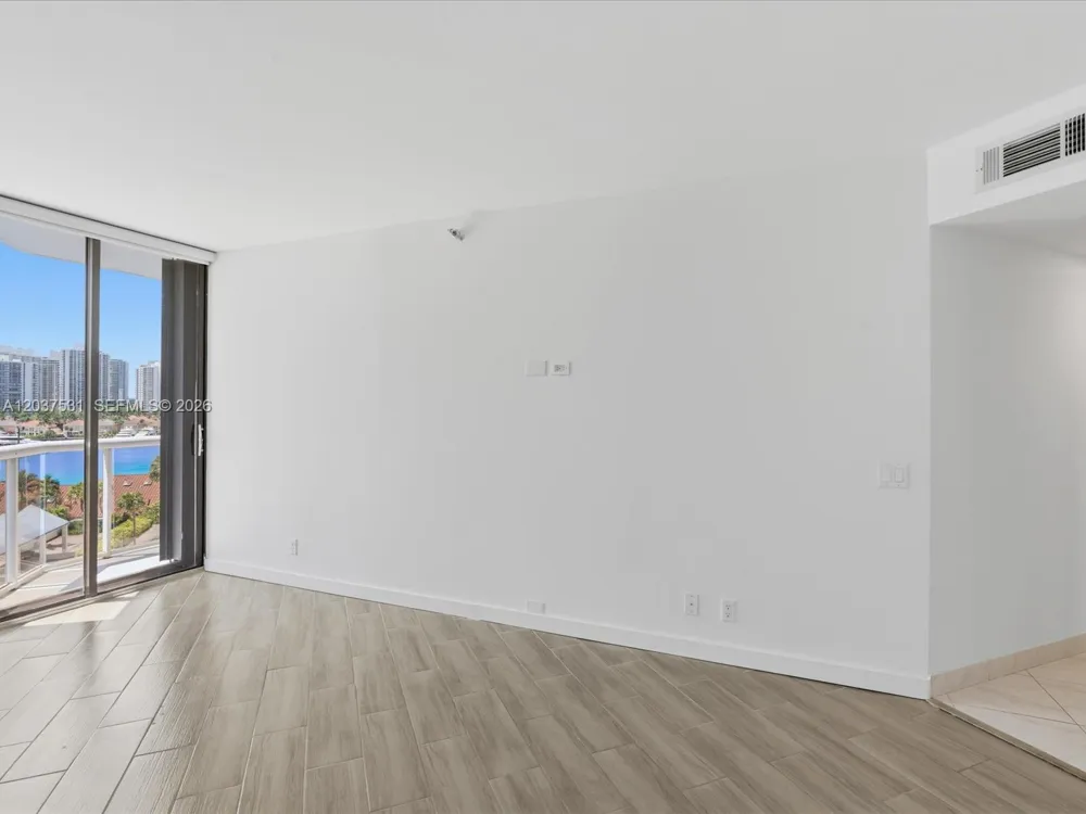 3610 Yacht Club Dr #702 Aventura, FL 33180