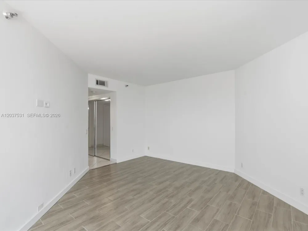 3610 Yacht Club Dr #702 Aventura, FL 33180