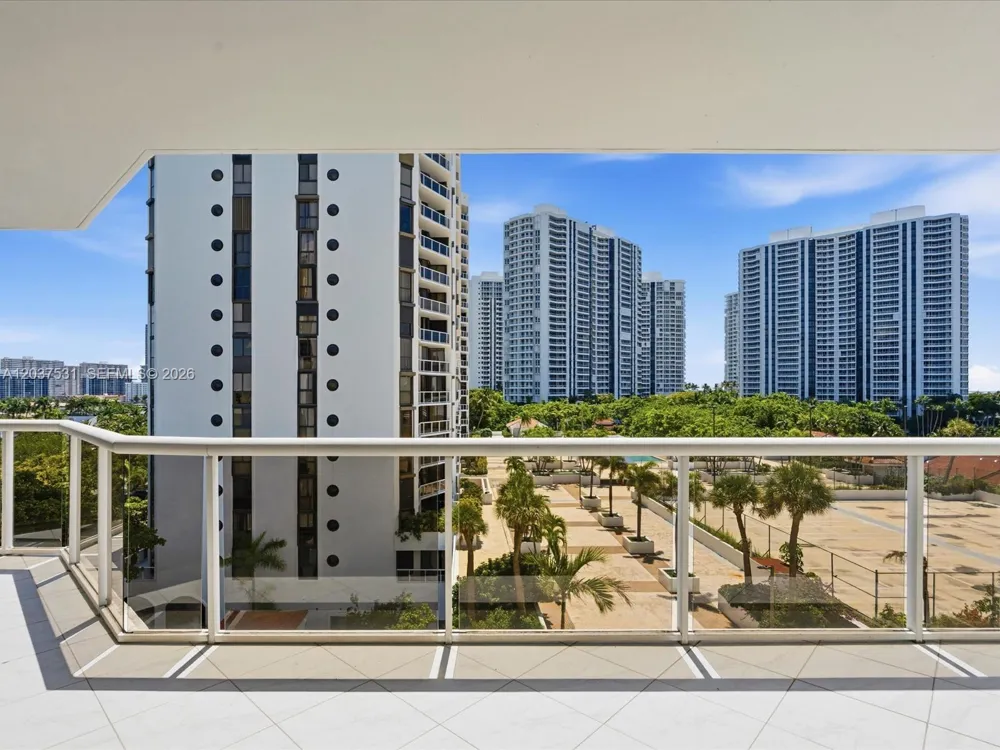 3610 Yacht Club Dr #702 Aventura, FL 33180