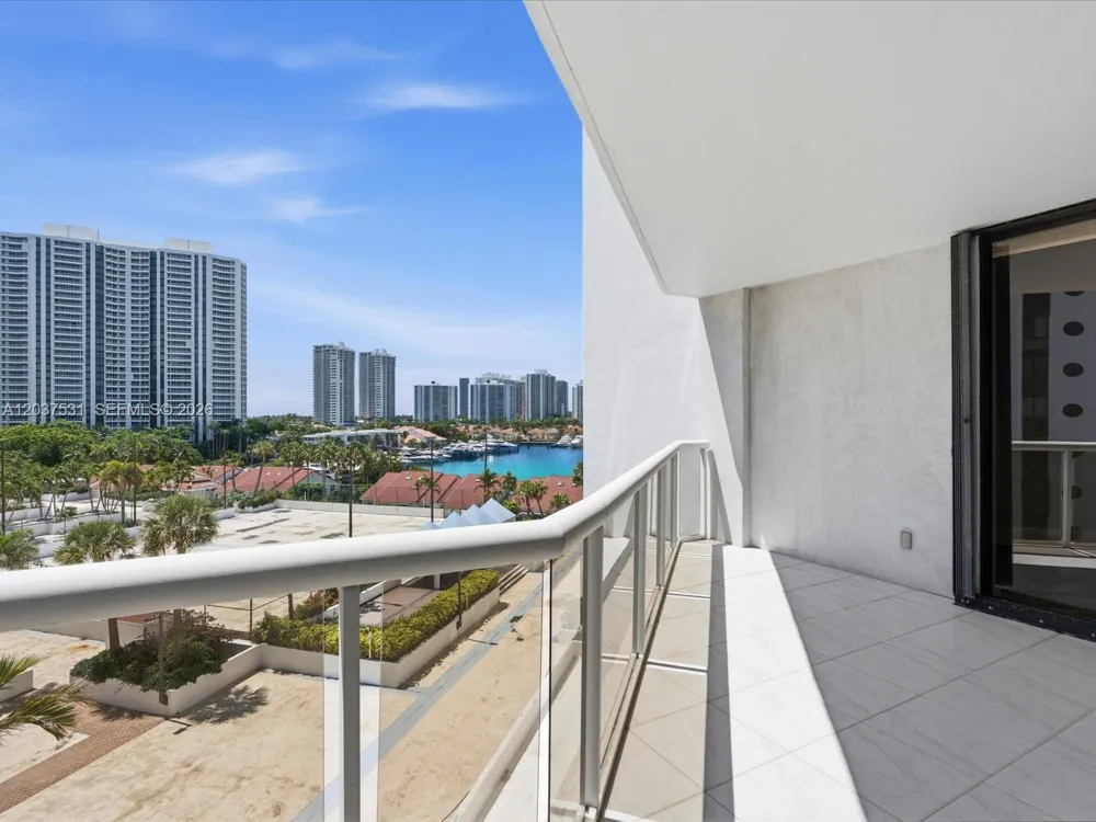 3610 Yacht Club Dr #702 Aventura, FL 33180