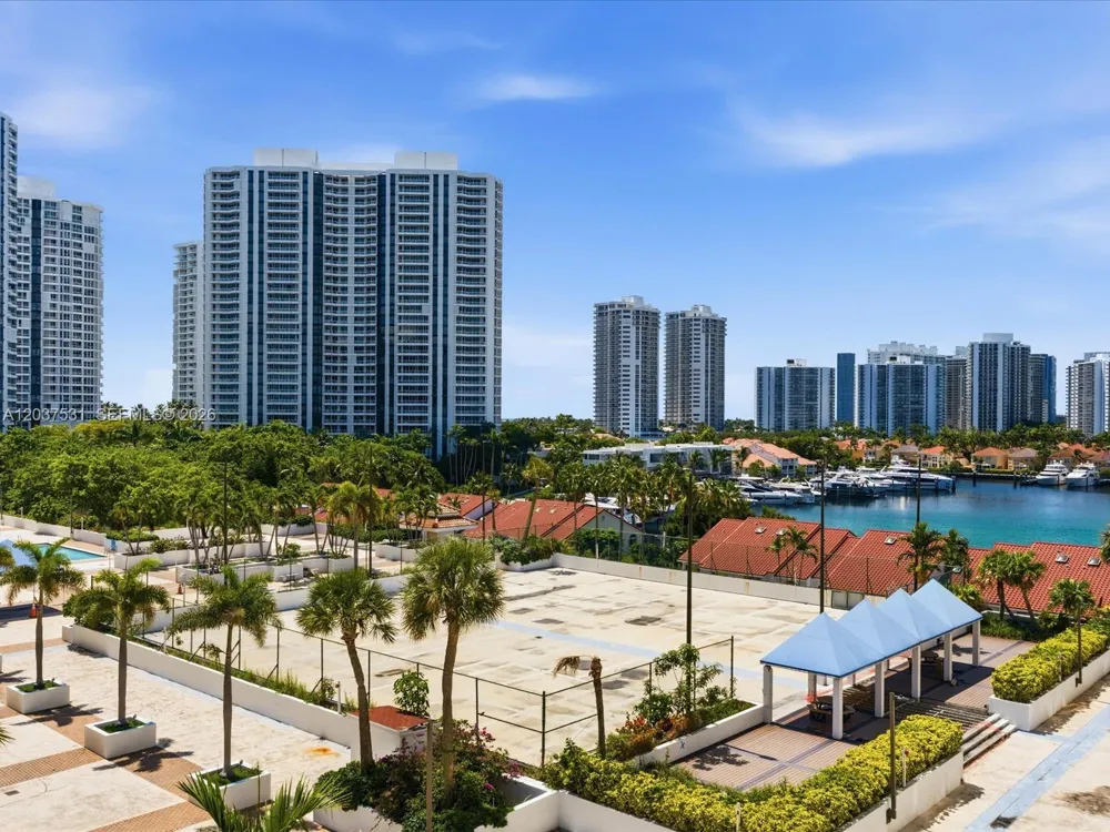 3610 Yacht Club Dr #702 Aventura, FL 33180