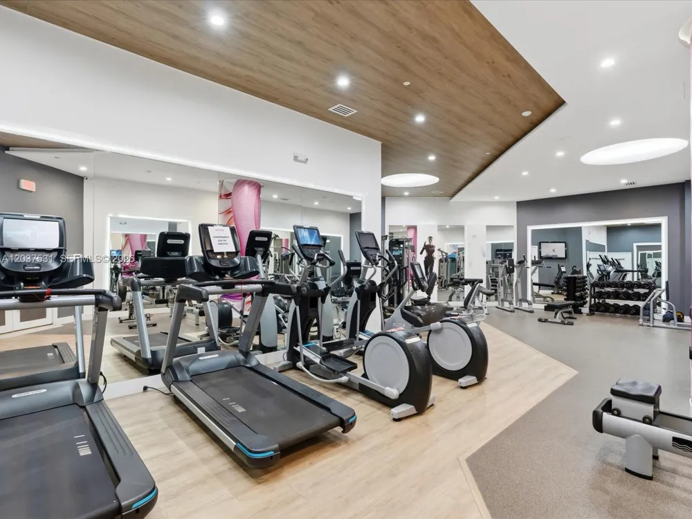 3610 Yacht Club Dr #702 Aventura, FL 33180