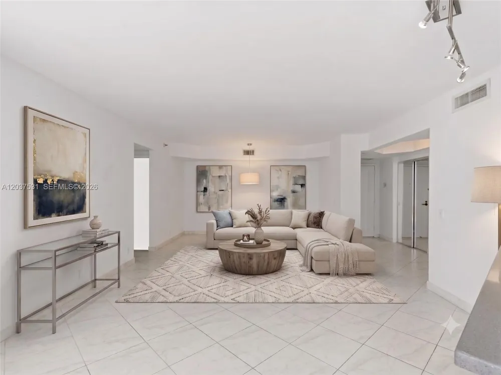 3610 Yacht Club Dr #702 Aventura, FL 33180