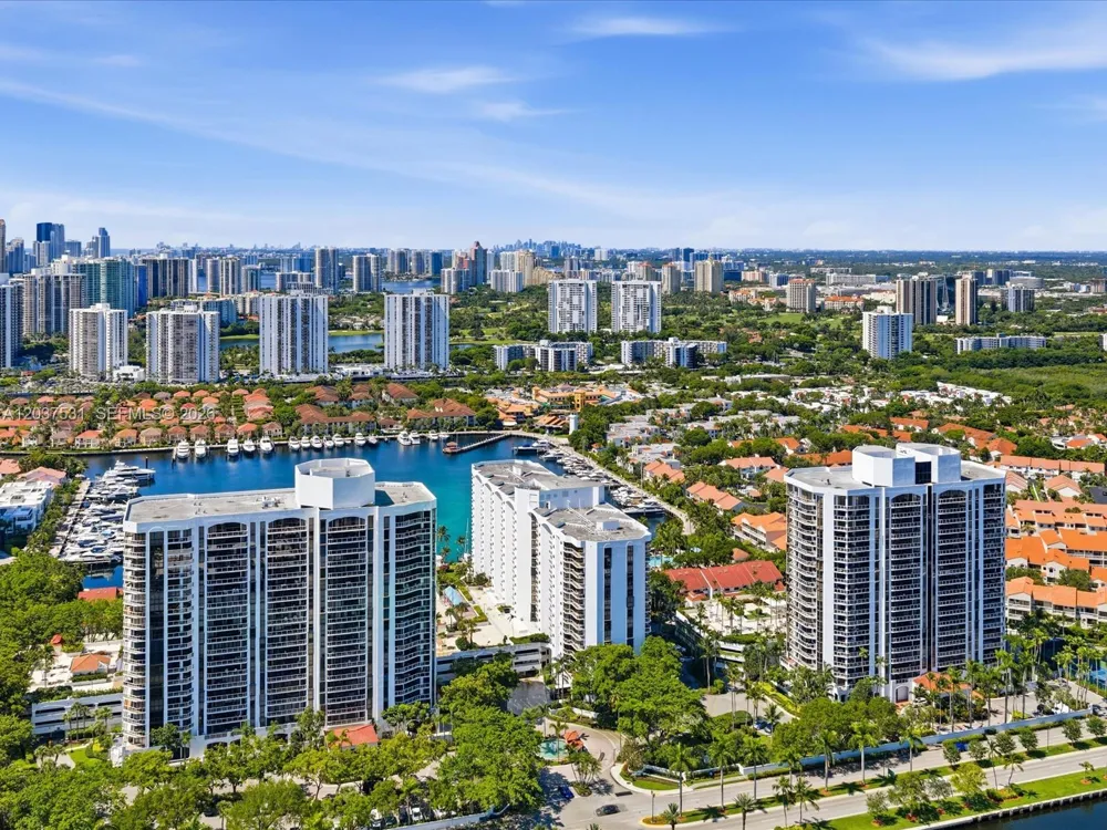 3610 Yacht Club Dr #702 Aventura, FL 33180