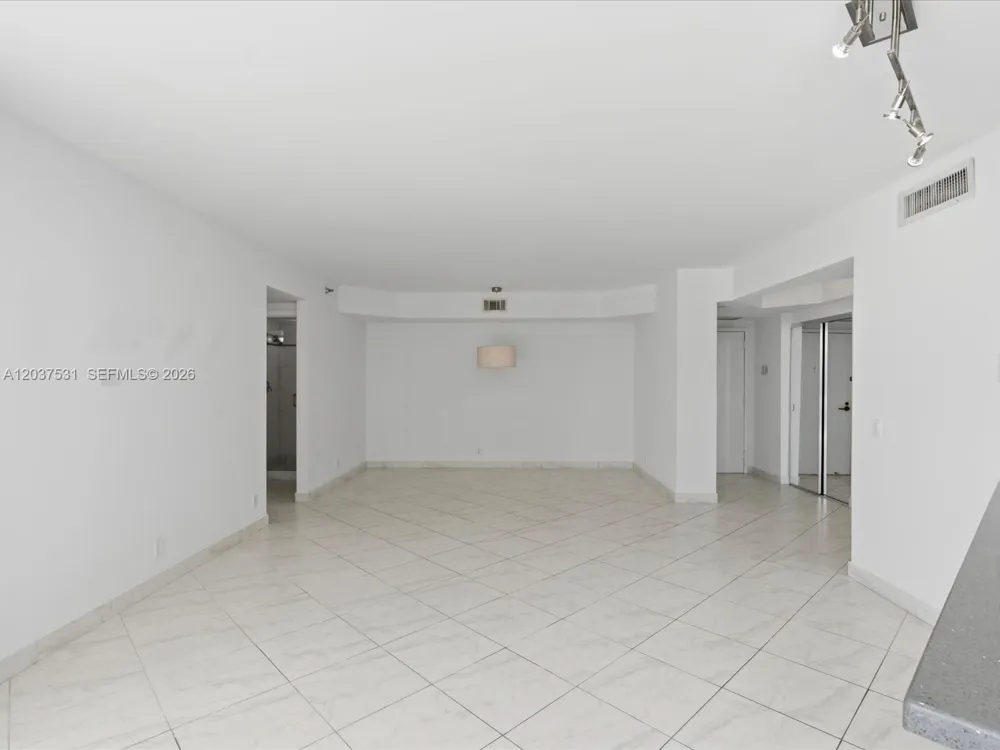 3610 Yacht Club Dr #702 Aventura, FL 33180