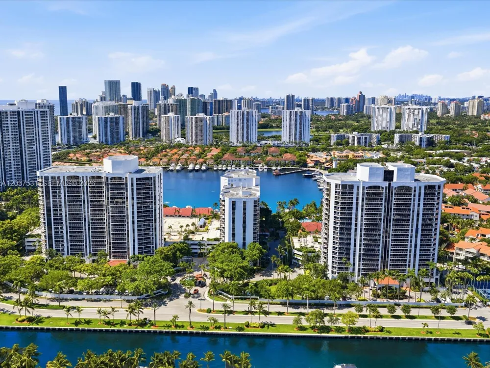 3610 Yacht Club Dr #702 Aventura, FL 33180