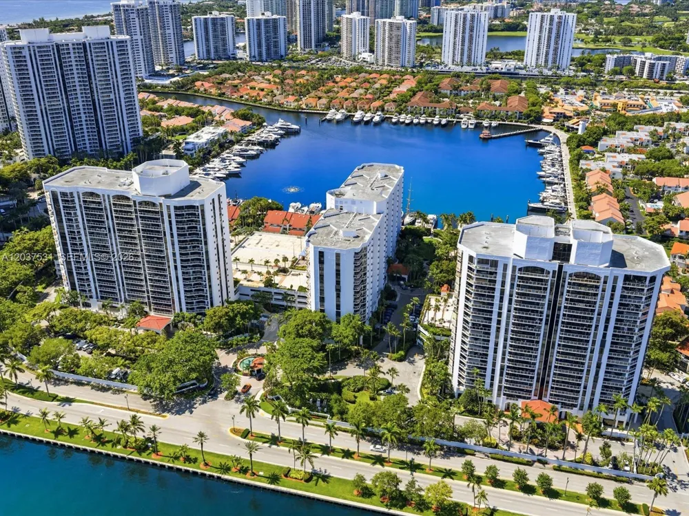 3610 Yacht Club Dr #702 Aventura, FL 33180