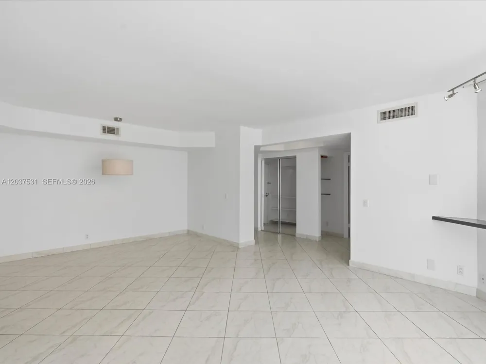 3610 Yacht Club Dr #702 Aventura, FL 33180