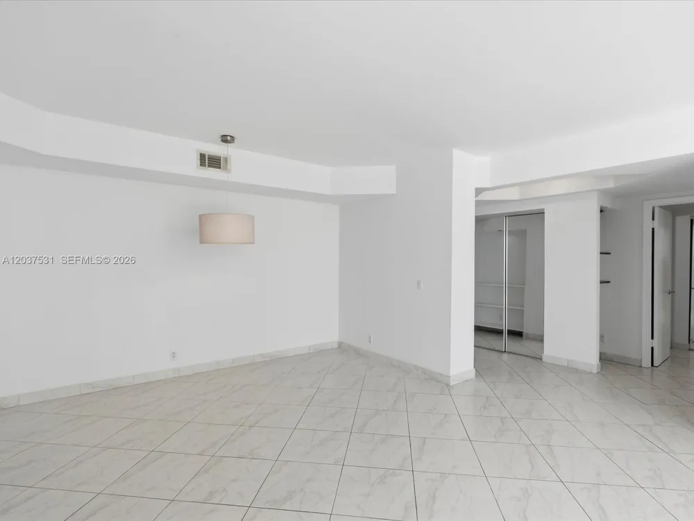 3610 Yacht Club Dr #702 Aventura, FL 33180