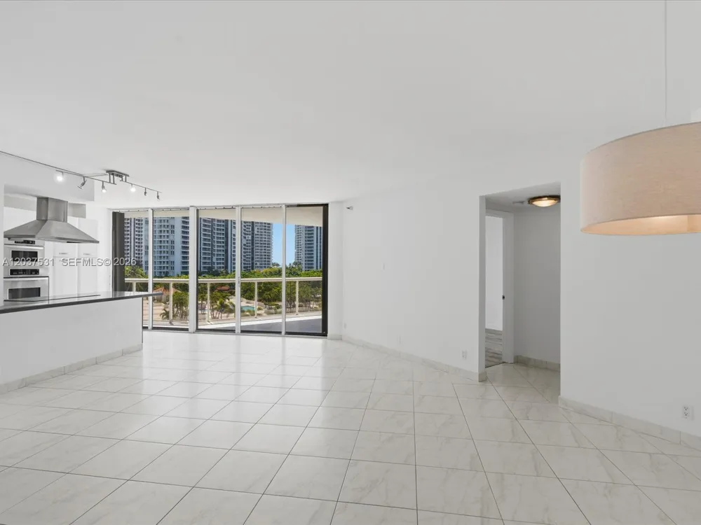3610 Yacht Club Dr #702 Aventura, FL 33180
